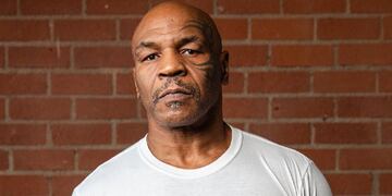 Mike Tyson golpeó a un pasajero en un avión.