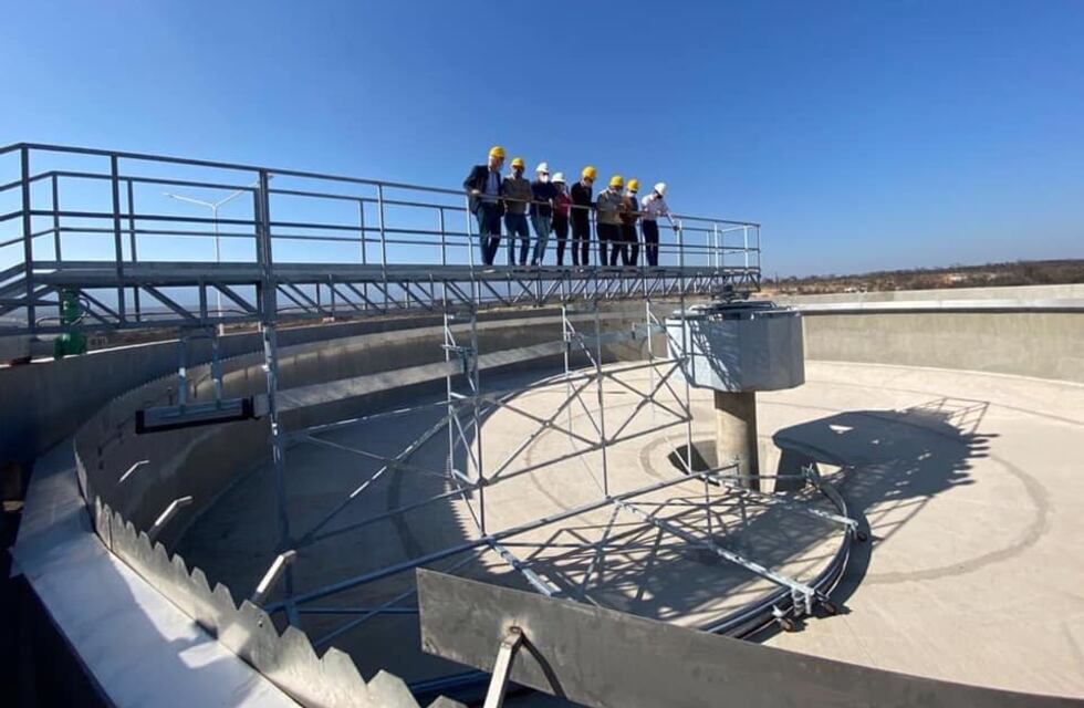 Cloacas: el ministro de Obras Públicas Fabián López recorrió la planta.