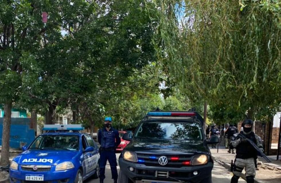 Secuestraron cocaína y marihuana mientras allanaban un domicilio por “amenazas” en Casa Grande