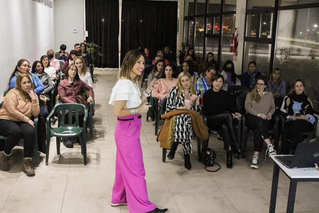 Exitosa charla motivacional “Creétela Mujer”