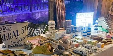 La feria nocturna ofreció productos regionales que fomentan el cuidado de nuestro planeta.