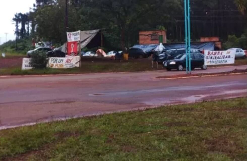 Corte de ruta en Puerto Piray complica el tránsito en la Ruta 12