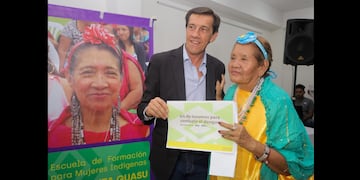 Integrantes de las comunidades guaraníes de la región Yungas recibieron subsidios para sus emprendimientos y al mismo tiempo kits para la lucha contra el dengue.