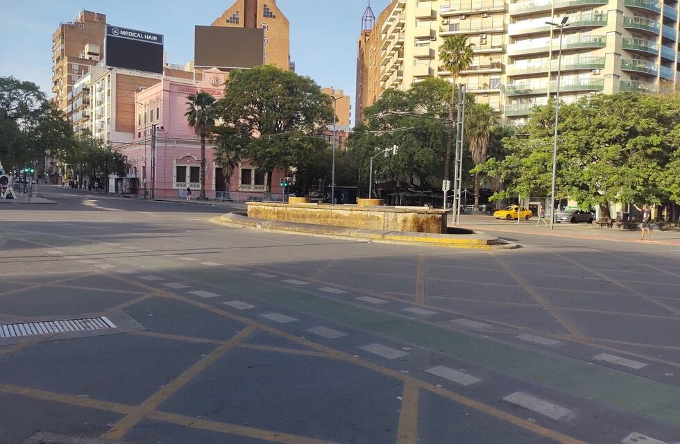 Militantes de Javier Milei limpiaron el centro de Córdoba por la falta de recolección de residuos
