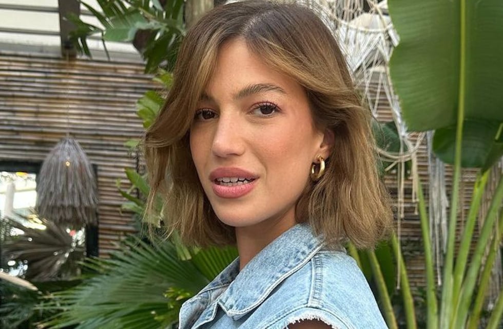La microbikini neón con la que Stefi Roitman marcó tendencia desde Miami