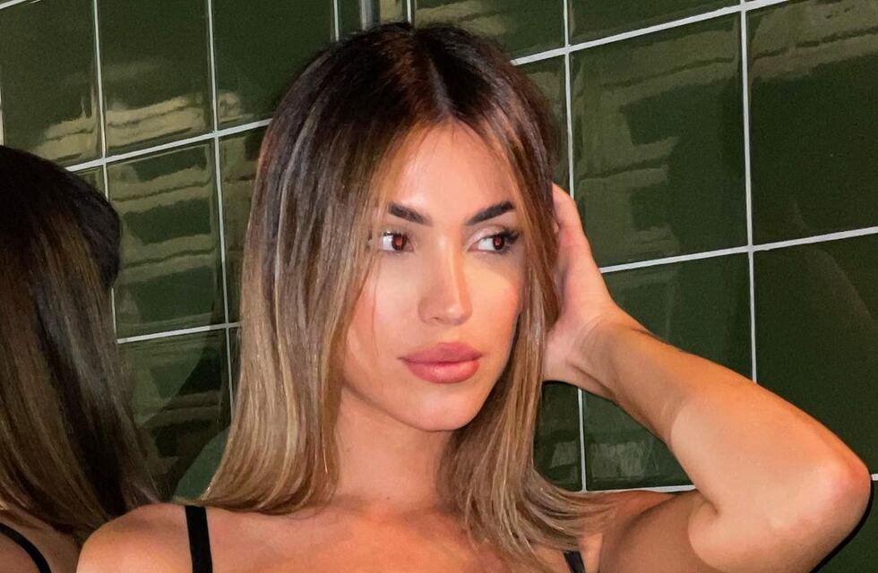 Agustina Agazzani se declaró “team verano” con una microbikini naranja de tiras: “Por siempre te voy a amar”