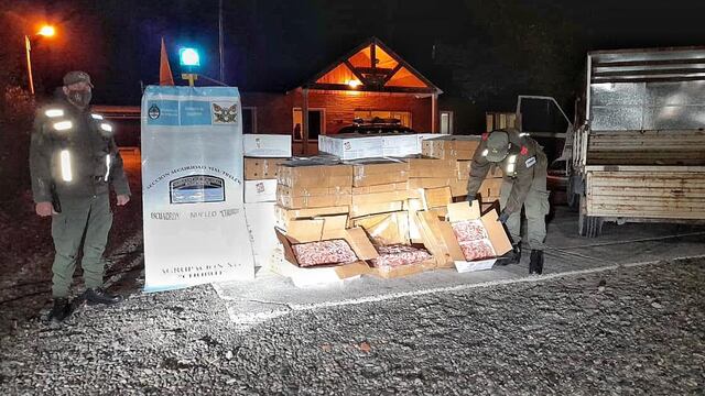 Gendarmería Nacional procedió a la incautación de un total de 78 cajas que contenían 1.166 kilogramos de langostinos.
