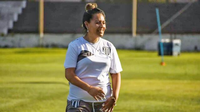 Yamila Correa de Gimnasia, primera mujer en formar parte del CT de un equipo de Primera Nacional.