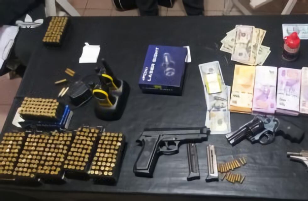 Dirigente social allanado en Fontana contaba con un arsenal y millonario monto de dinero