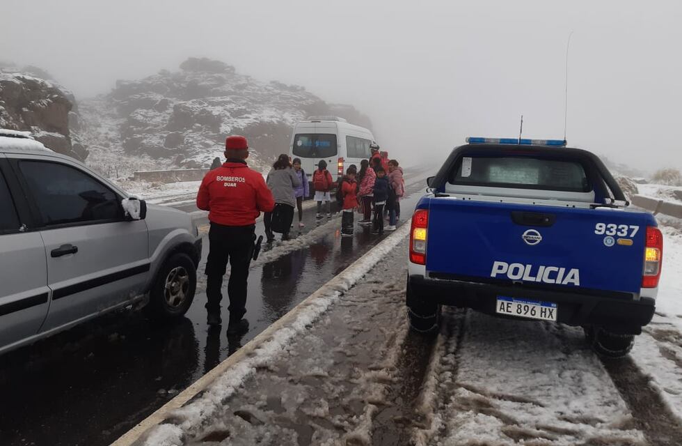 Por la tormenta de nieve, un grupo de estudiantes y docentes fueron rescatados en Altas Cumbres
