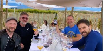 Luis Novaresio recorrió bodegas mendocinas junto a su pareja.