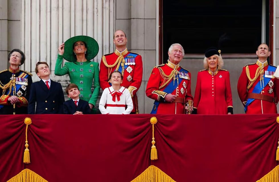 Qué pasa si muere Carlos III o Kate Middleton: así es la línea de sucesión de la corona británica