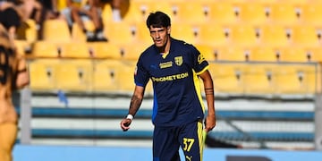El defensor central tuvo sus primeros minutos como titular en Parma.