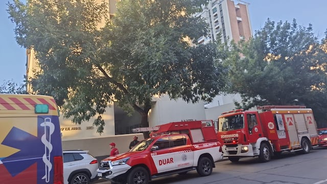 Incendio en la Torre Ángela, con evacuación preventiva (Gentileza).
