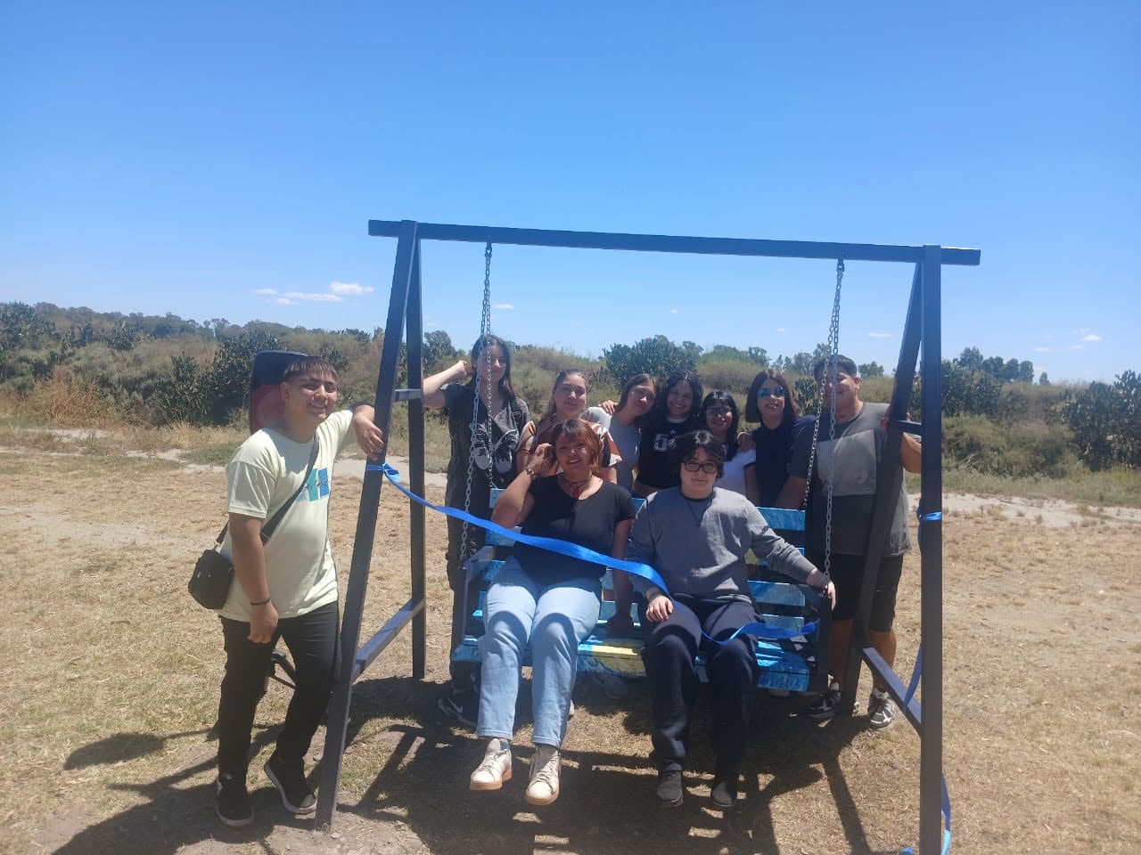Inauguraron un “banco azul” realizado por Secundaria Nº1