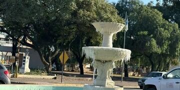 El agua amaneció completamente congelada, ante las bajas temperaturas en Jesús María.