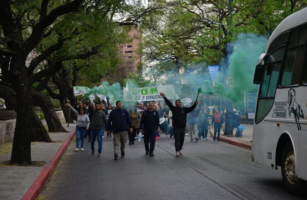 El Suoem marchó por el centro de Córdoba y el tránsito por la zona fue un caos