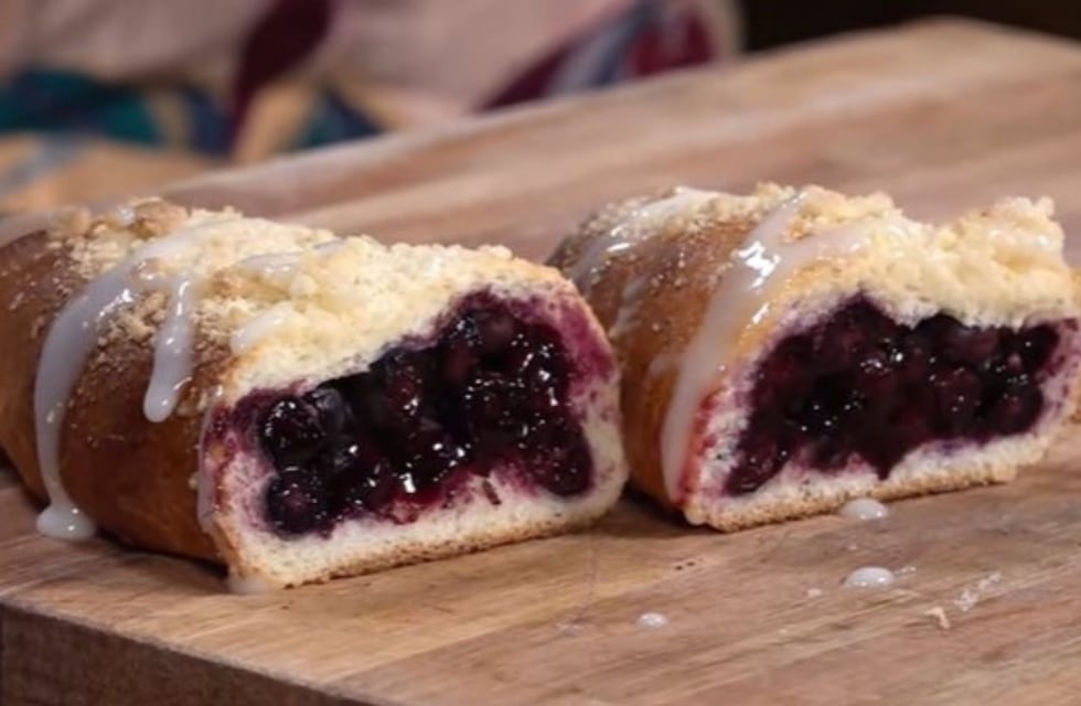 Cómo hacer pan casero dulce relleno con arándanos: la receta original de Gladys Olazar, de Cocineros Argentinos
