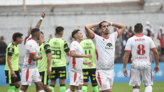 Ni Joaquín Varela ni nadie en Instituto lo puede creer. Instituto se vuelve goleado y complicado (foto Federico Lopez Claro).