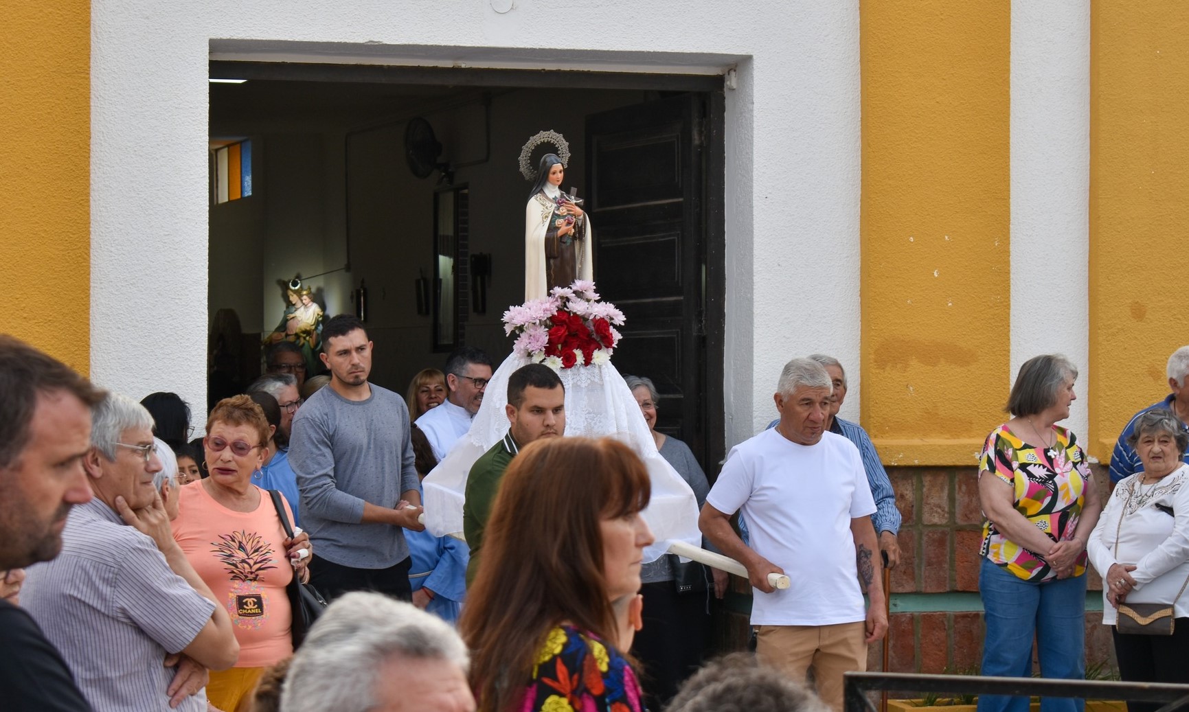 Se llevó a cabo la misa y procesión en honor a Santa Teresita del Niño Jesús