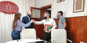 Firmaron el contrato que otorga la tenencia precaria de los terrenos ubicados en Humberto y 12 de mayo a la Asociación Civil – en formación - Club Social Menores y Mayores (MyM).