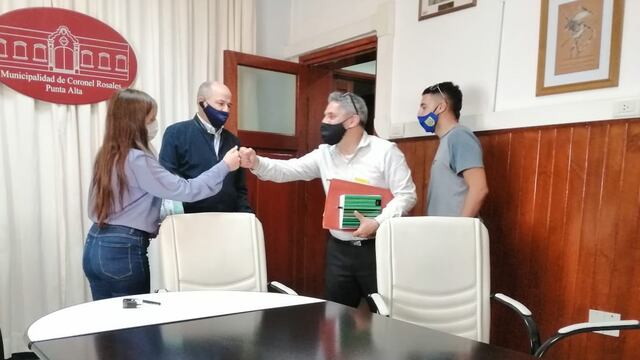 Firmaron el contrato que otorga la tenencia precaria de los terrenos ubicados en Humberto y 12 de mayo a la Asociación Civil – en formación - Club Social Menores y Mayores (MyM).