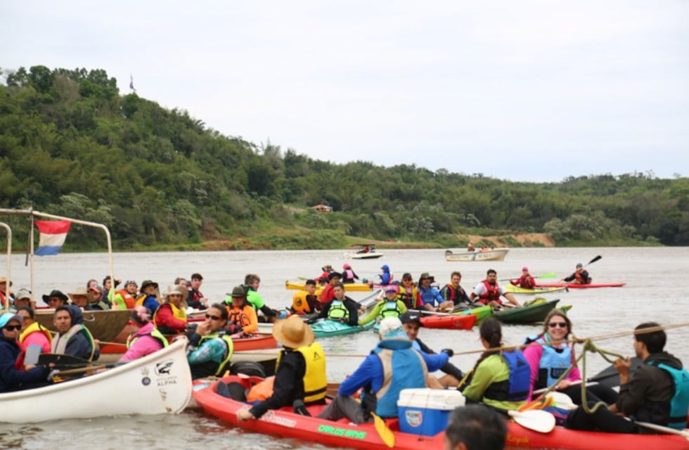 Puerto Esperanza fue sede de la Travesía en Kayak