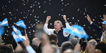 Osvaldo Jaldo respondió a las críticas opositoras y afirmó que el peronismo tucumano competirá unido en octubre.