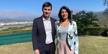 El gobernador Ignacio Torres, de Chubut, con la titular de Pro Jujuy, Claudia Machaca.