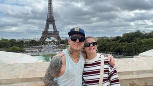 El Polaco y Sol, su hija, en París. (Foto: @solcitocwirkaluk)