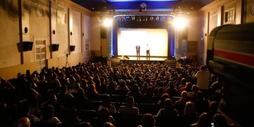Ante más de 500 docentes se lanzó el programa Maipú libre de Bullying en el Teatro Imperial.