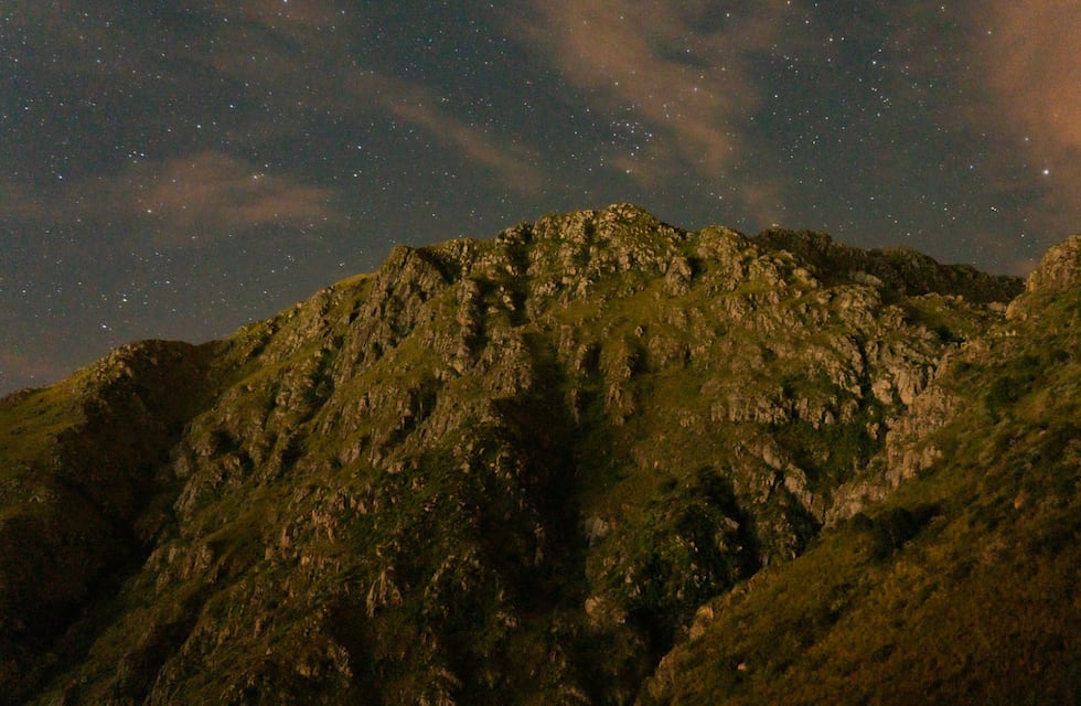 Aseguran haber captado un ovni en el Cerro Uritorco: las fotografías del avistaje
