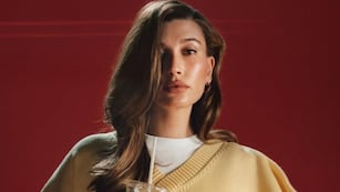 Desde pantalones a camperas: cómo es la colección de Hailey Bieber con Fila y cuánto cuesta