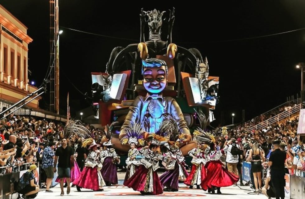 Finalizó el Carnaval del País y la comparsa Papelitos se consagró nuevamente campeona