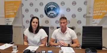 Carolina Pérez y Juan José Vanoni (Paseo del Centro) en la presentación de Carnaval de Precios