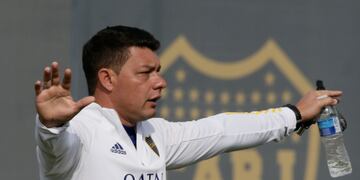 Sebastián Battaglia plantó modificación de sistema en Boca.