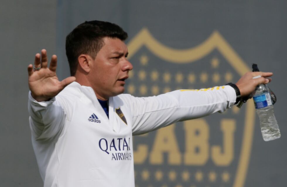 Sebastián Battaglia probó variantes en el equipo de Boca de cara al debut contra Patronato
