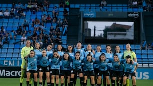 El equipo femenino de Belgrano ante Huracán. (Prensa Belgrano).