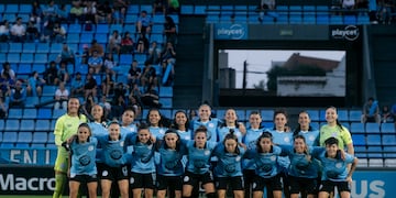 El equipo femenino de Belgrano ante Huracán. (Prensa Belgrano).