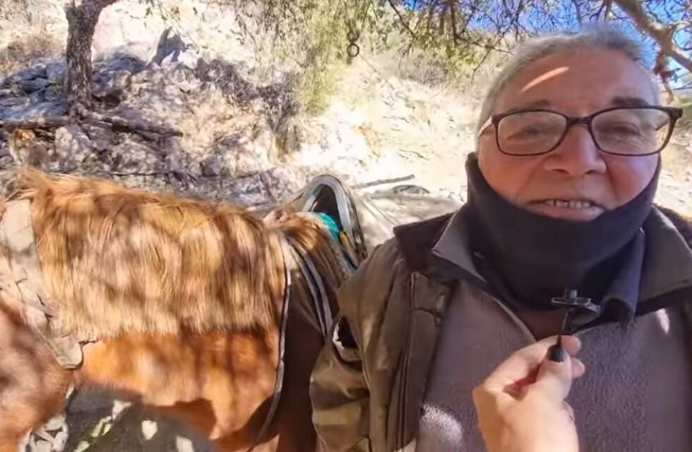 La vida de “Don Gaucho”, el abuelo que vive entre sus animales en Nogolí
