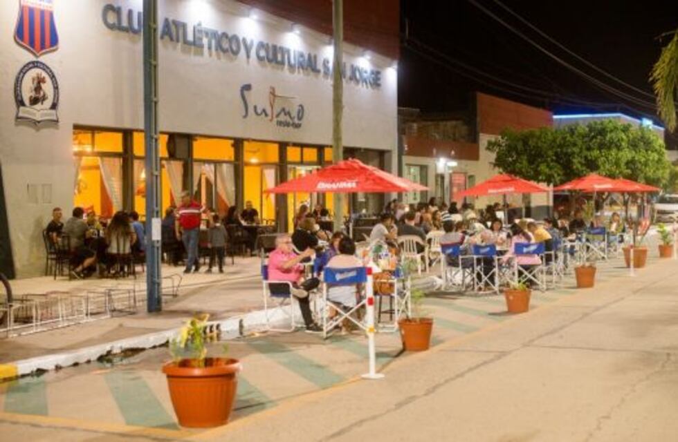 En Brinkmann los bares y heladerías podrán instalar mesas en la calle