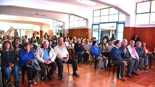El Concejo Deliberante de San Salvador de Jujuy promueve el rescate de la historia de la ciudad, contada por sus propios habitantes, tal como quedó plasmado en el libro presentado en la escuela n° 10 “José de San Martín”.