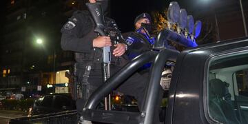 Policía santafesina en patrullero (Gobierno de Santa Fe)