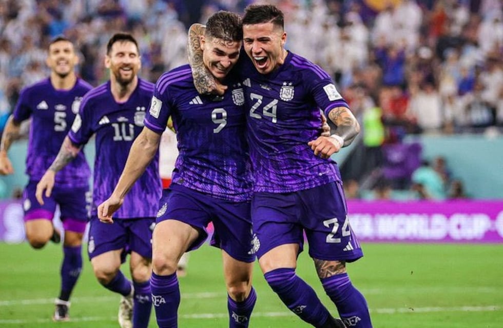 Mundial Qatar 2022: la foto del recuerdo de Julián Álvarez que fue una premonición de su presente
