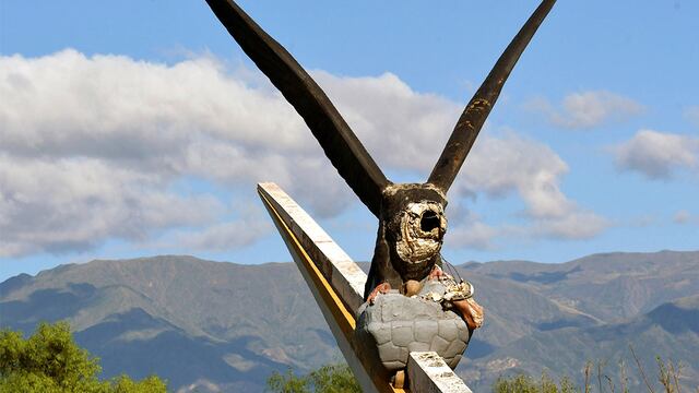 El monumento al cóndor, ubicado en el Acceso Este de Guaymallén, terminó decapitado tras una intensa e histórica tormenta de granizo.