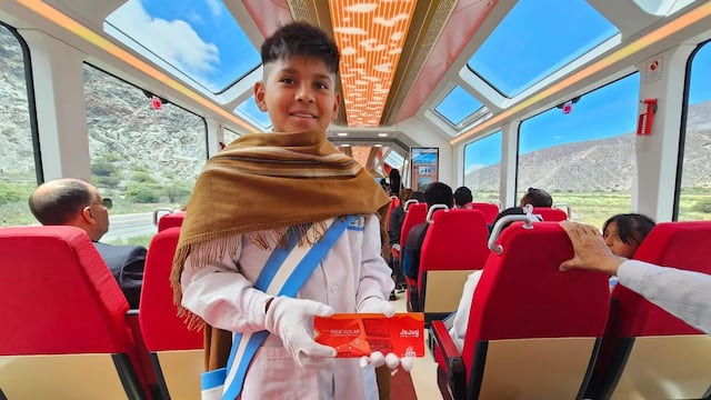 Este jueves se llevó a cabo el viaje inaugural del primer tren turístico solar de Latinoamérica, que recorrerá un imponente circuito turístico en la Quebrada de Humahuaca, en la provincia de Jujuy.