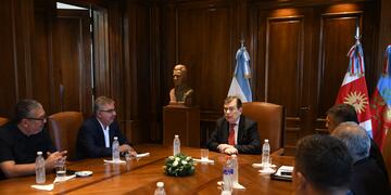 Funcionarios de Catamarca y Santiago del Estero destacaron la urgencia de la infraestructura hídrica para miles de habitantes.