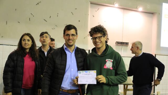 Entrega de certificados en el curso de colectores solares