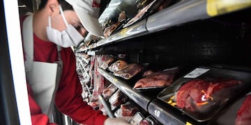 Cordoba el 03 de Febrero de 2021 supermercado gondola carne envasada
Hipermercado Libertad de Paseo Rivera Indarte
Carne económica nuevos cortes de carne Fotografia por Pedro Castillo