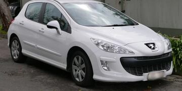 El Peugeot Modelo 308 Allure 2014 que será rematado porque su dueño no pagaba la cuota alimentaria de sus hijos menores de edad.